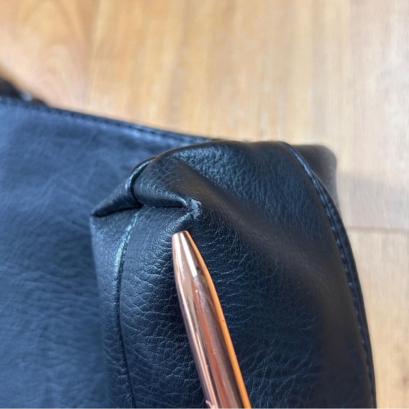 Kenneth Cole Reaction Black Messenger Bag with Adjustable Strap - Picture 6 of 16